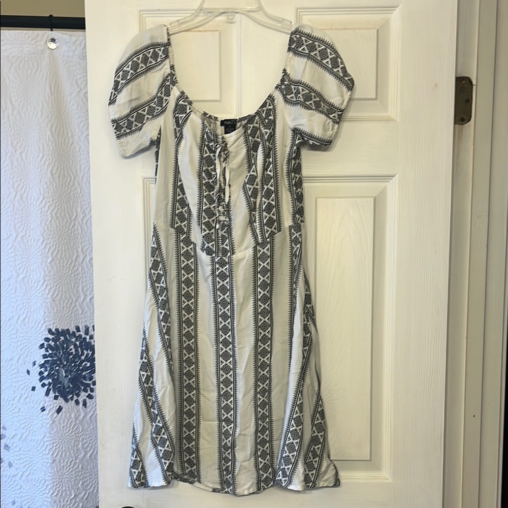 Patterned Dress with Puff Sleeves